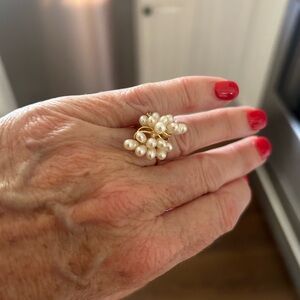 Elegant Pearl Cluster Ring